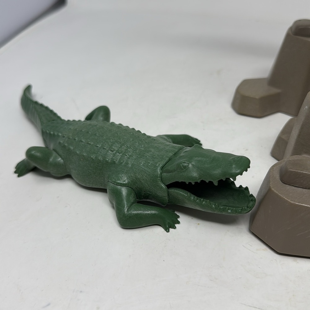Playmobil Island Playset with Green Alligator and Figures - Picture 2 of 10